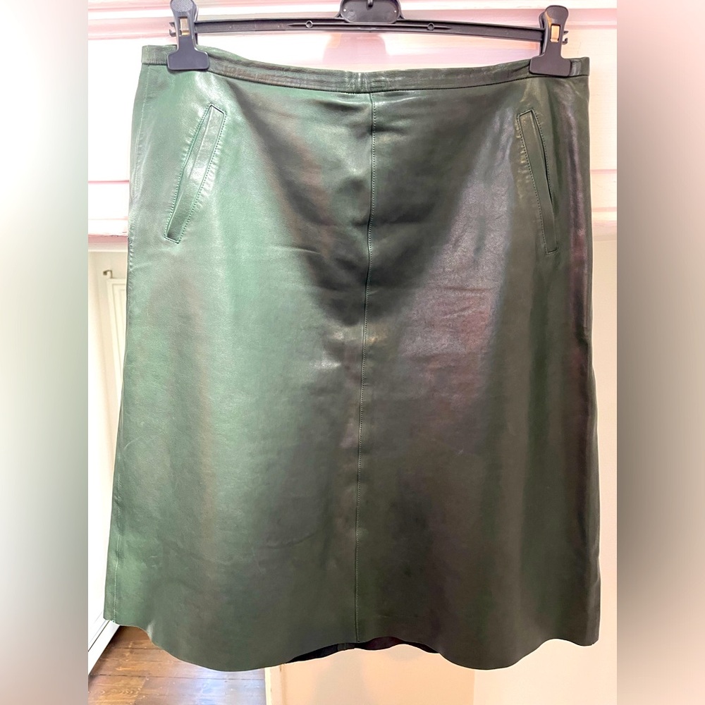 Leather green skirt with pockets!